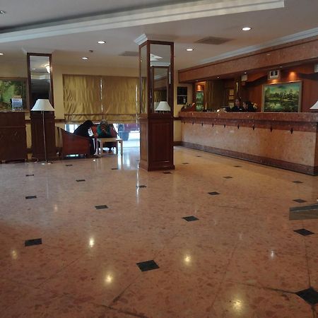 Holiday Villa Hotel City Centre Phnom-Penh Buitenkant foto