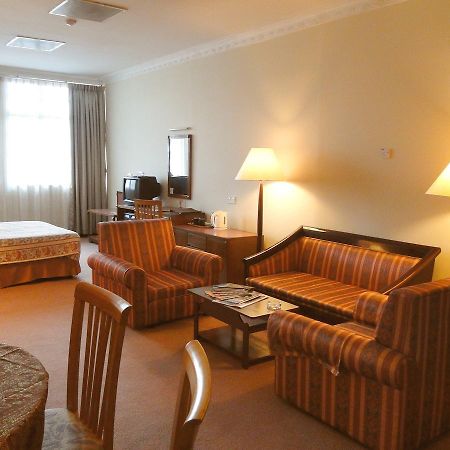 Holiday Villa Hotel City Centre Phnom-Penh Buitenkant foto