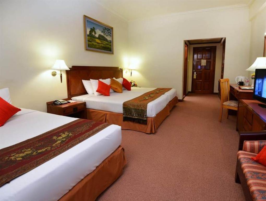 Holiday Villa Hotel City Centre Phnom-Penh Buitenkant foto