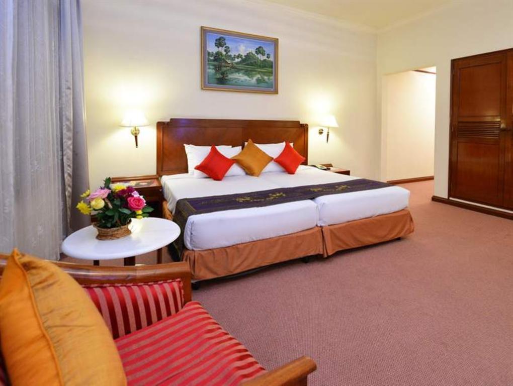 Holiday Villa Hotel City Centre Phnom-Penh Buitenkant foto