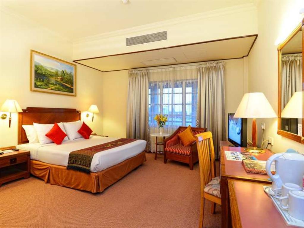 Holiday Villa Hotel City Centre Phnom-Penh Buitenkant foto