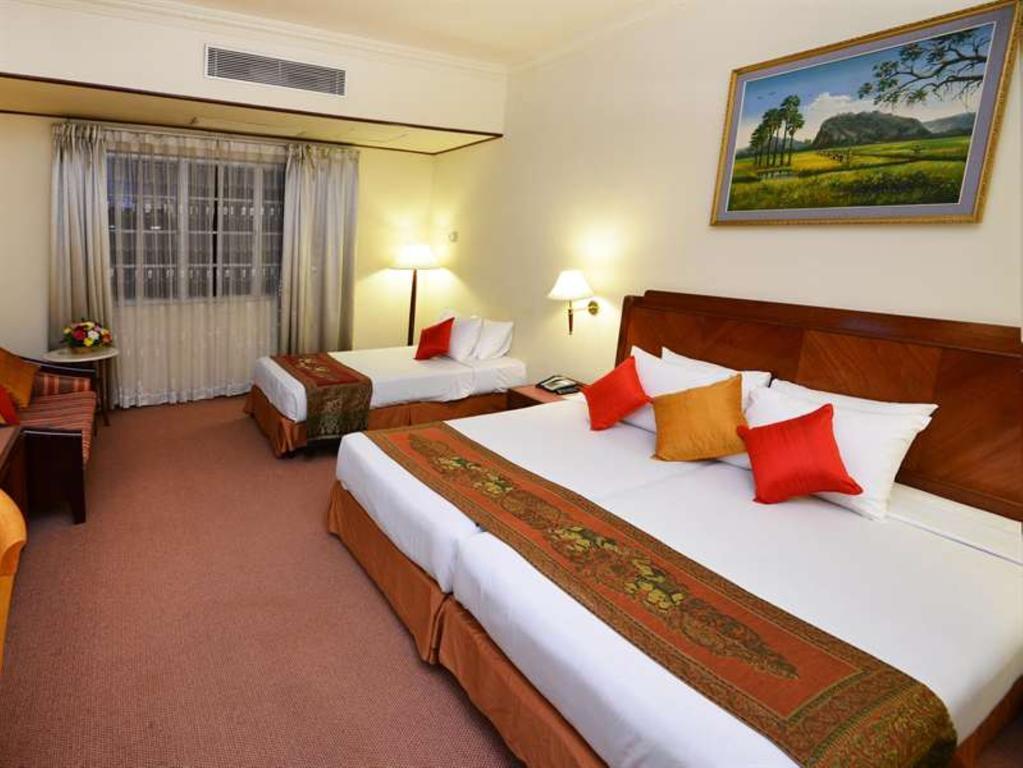 Holiday Villa Hotel City Centre Phnom-Penh Buitenkant foto