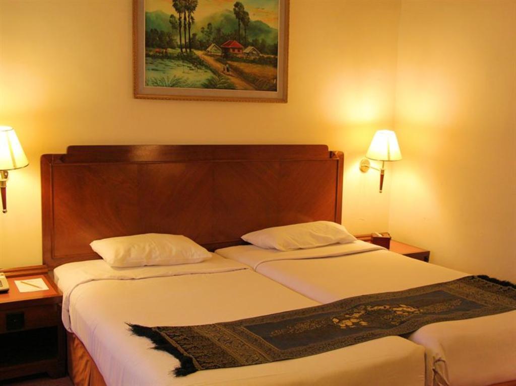 Holiday Villa Hotel City Centre Phnom-Penh Kamer foto