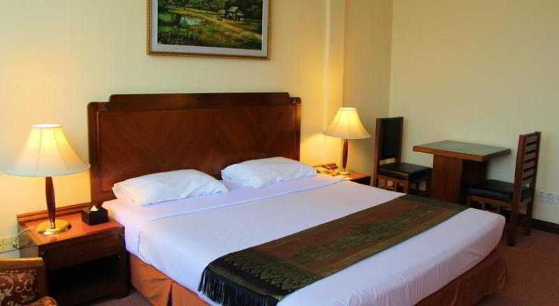 Holiday Villa Hotel City Centre Phnom-Penh Buitenkant foto