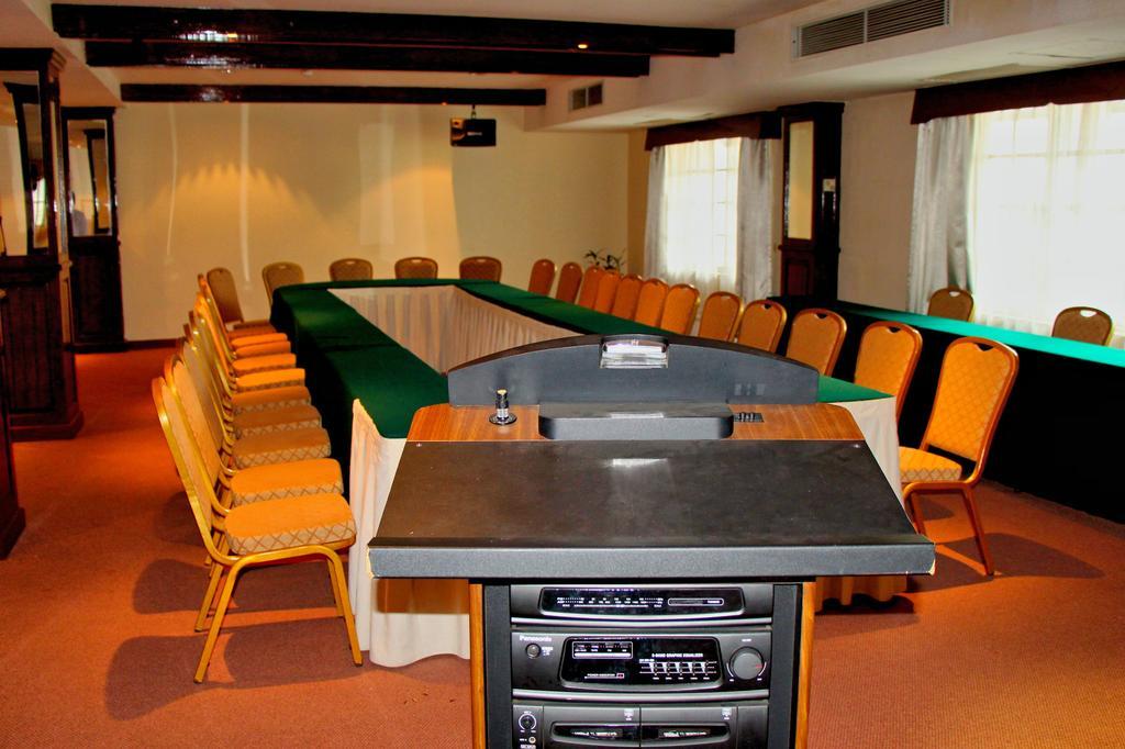 Holiday Villa Hotel City Centre Phnom-Penh Buitenkant foto