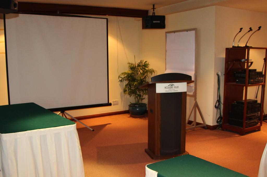 Holiday Villa Hotel City Centre Phnom-Penh Buitenkant foto
