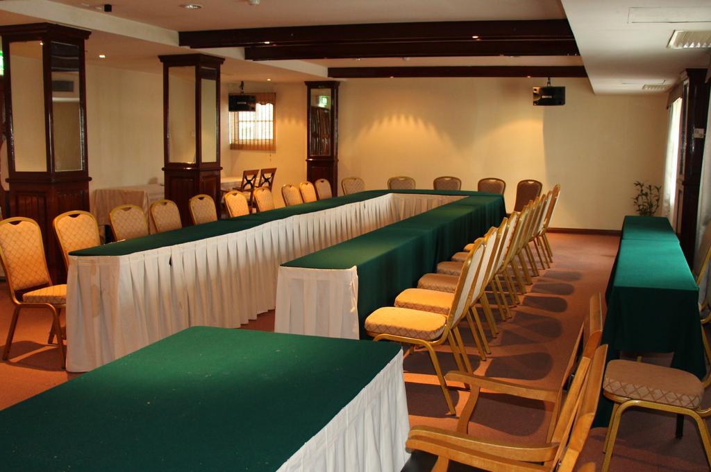 Holiday Villa Hotel City Centre Phnom-Penh Buitenkant foto