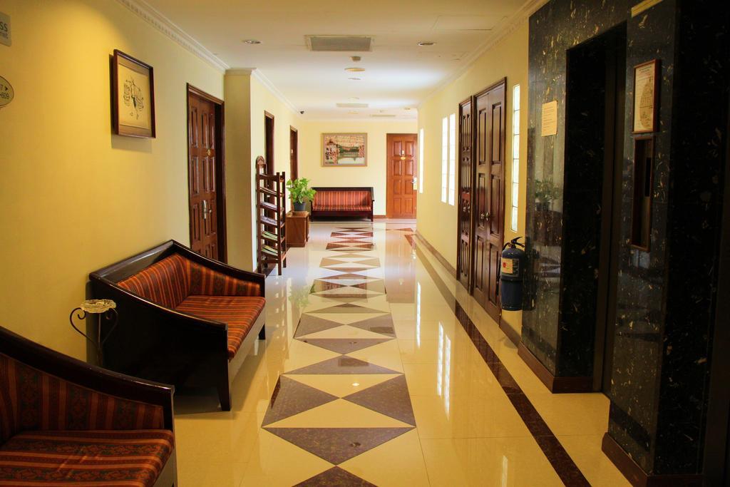 Holiday Villa Hotel City Centre Phnom-Penh Buitenkant foto
